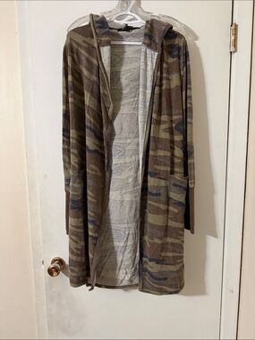 Hooded Open-Front Camo Cardigan in Olive Brown